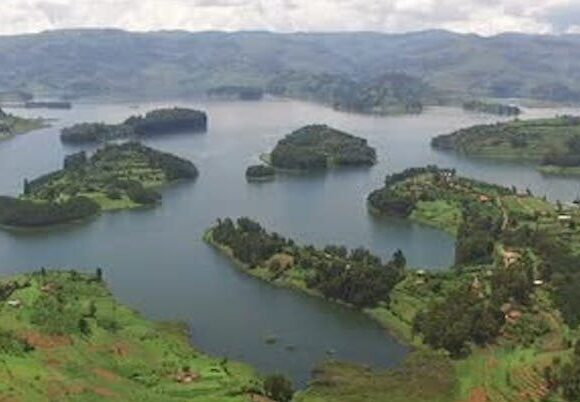 LAKE BUNYONYI IN UGANDA